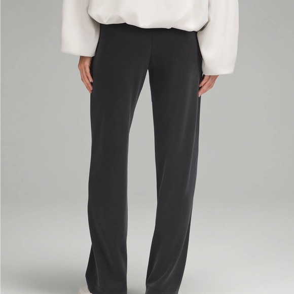 Lululemon softstreme pintuck black pants xs (size 4/6) regular length - Picture 2 of 7